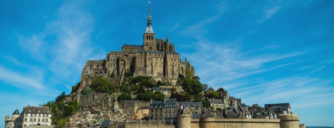 Understanding Monolithic Architectures: Benefits, Scaling, and Pain Points